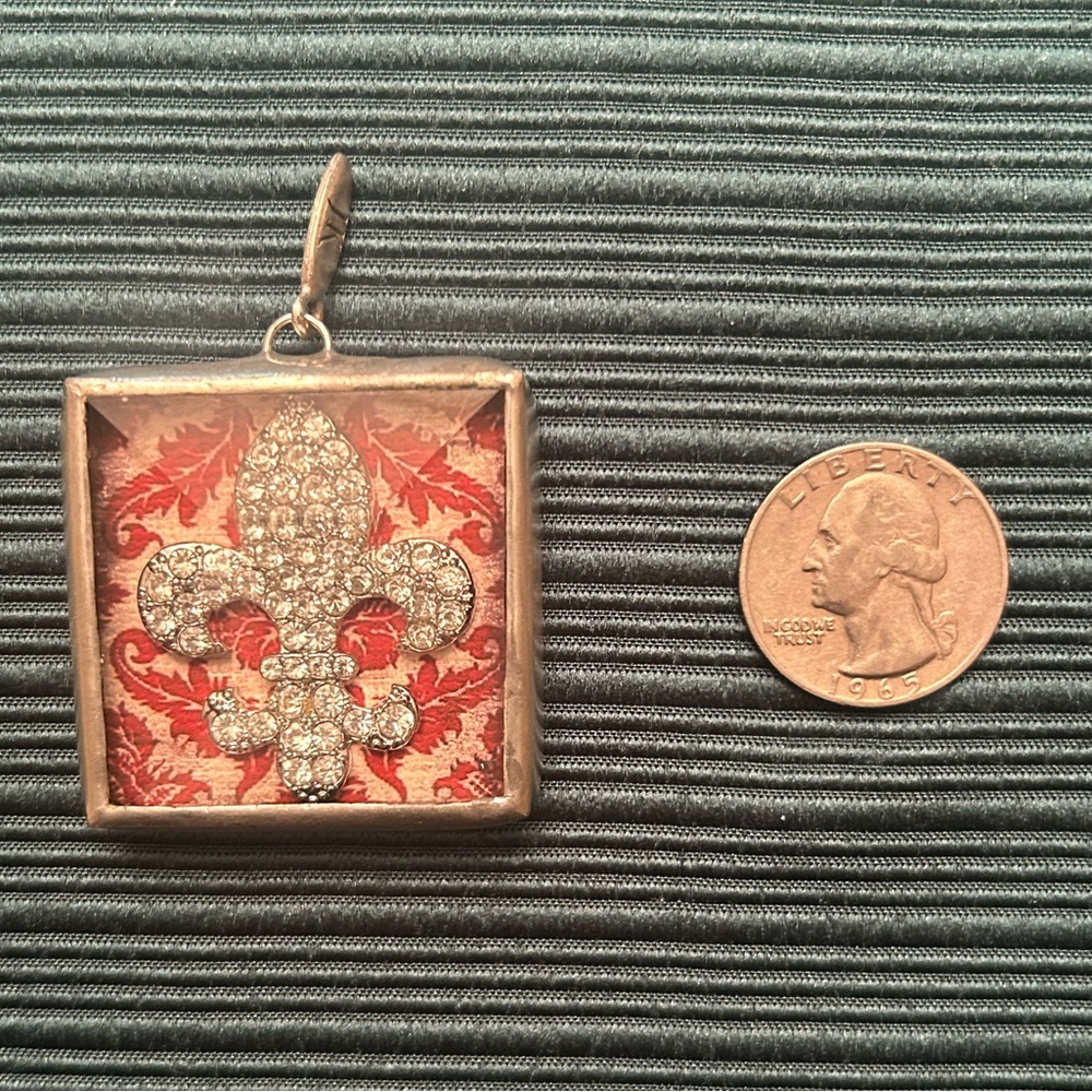 JEWEL KADE Swarovski Crystal Fleur de Lis Under Beveled Glass Shadow Box Charm